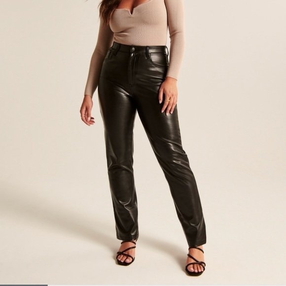Abercrombie Curve Love Vegan Leather 90s Straight Pant - Picture 1 of 11